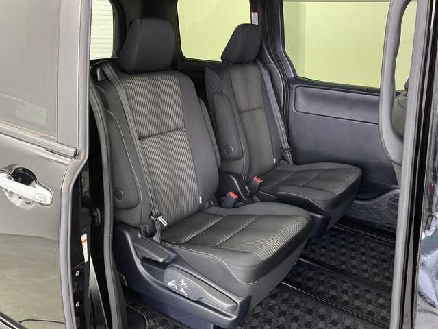 トヨタ ヴォクシー ZS 煌Ⅱ 新潟県 2020(令2)年 5.7万km ブラック 純正９インチメモリナビ(NSZT-Y68T)/フリップダウンモニター/フルセグTV/ビルトインETC/両側パワースライドドア/スマートキー/クルーズコントロール/スマートキー/LEDヘッドライト/両側パワースライドドア/レーンキープアシスト/アイドリングストップ/取扱説明書