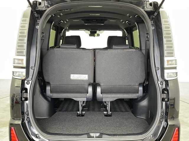 トヨタ ヴォクシー ZS 煌Ⅱ 新潟県 2020(令2)年 5.7万km ブラック 純正９インチメモリナビ(NSZT-Y68T)/フリップダウンモニター/フルセグTV/ビルトインETC/両側パワースライドドア/スマートキー/クルーズコントロール/スマートキー/LEDヘッドライト/両側パワースライドドア/レーンキープアシスト/アイドリングストップ/取扱説明書