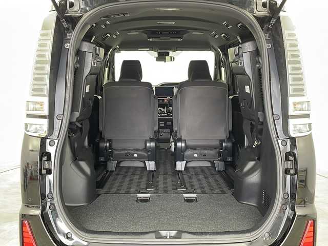 トヨタ ヴォクシー ZS 煌Ⅱ 新潟県 2020(令2)年 5.7万km ブラック 純正９インチメモリナビ(NSZT-Y68T)/フリップダウンモニター/フルセグTV/ビルトインETC/両側パワースライドドア/スマートキー/クルーズコントロール/スマートキー/LEDヘッドライト/両側パワースライドドア/レーンキープアシスト/アイドリングストップ/取扱説明書