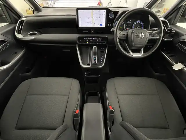 トヨタ ノア ハイブリッド S－G 大阪府 2023(令5)年 3.7万km ホワイトパールクリスタルシャイン ToyotaSafetySense/・プリクラッシュセーフティー/・レーントレーシングアシスト[LTA】/・レーンディパーチャーアラート[LDA]/・レーダークルーズコントロール（全車速追従機能付）/・アダプティブハイビームシステム[AHA]/・オートマチックハイビーム[AHB]/・ロードサインアシスト[RSA]/・ドライバー異常時対応システム/・プロアクティブドライビングアシスト[PDA]/・発進遅れ告知機能[TMN]/10.5インチディスプレイオーディオ（コネクティッド対応ナビ）Plus/14インチ有機EL後席モニター/ユニバーサルステップ（助手席側）/TV（フルセグ）+CD/DVDデッキ/アドバンストパーク（リモート機能付）+/パノラミックビューモニター（床下透過表示機能付）/パーキングサポートブレーキ（周囲静止物・後方接近車両・後方歩行者）/バックガイドモニター/ETC2.0ユニット（VICS機能付）/エレクトロシフトマチック/左右独立温度コントロールフロントオートエアコン+リアオートエアコン