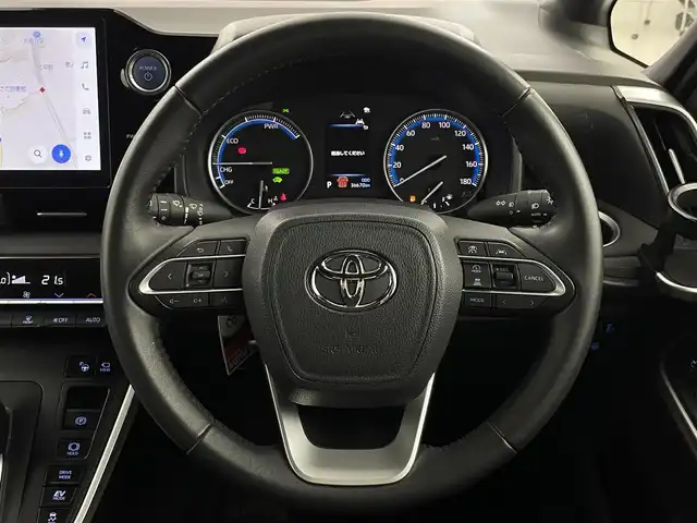 トヨタ ノア ハイブリッド S－G 大阪府 2023(令5)年 3.7万km ホワイトパールクリスタルシャイン ToyotaSafetySense/・プリクラッシュセーフティー/・レーントレーシングアシスト[LTA】/・レーンディパーチャーアラート[LDA]/・レーダークルーズコントロール（全車速追従機能付）/・アダプティブハイビームシステム[AHA]/・オートマチックハイビーム[AHB]/・ロードサインアシスト[RSA]/・ドライバー異常時対応システム/・プロアクティブドライビングアシスト[PDA]/・発進遅れ告知機能[TMN]/10.5インチディスプレイオーディオ（コネクティッド対応ナビ）Plus/14インチ有機EL後席モニター/ユニバーサルステップ（助手席側）/TV（フルセグ）+CD/DVDデッキ/アドバンストパーク（リモート機能付）+/パノラミックビューモニター（床下透過表示機能付）/パーキングサポートブレーキ（周囲静止物・後方接近車両・後方歩行者）/バックガイドモニター/ETC2.0ユニット（VICS機能付）/エレクトロシフトマチック/左右独立温度コントロールフロントオートエアコン+リアオートエアコン