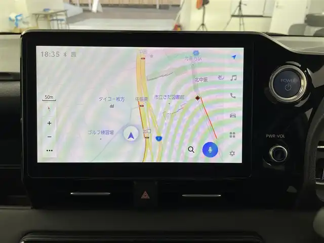 トヨタ ノア ハイブリッド S－G 大阪府 2023(令5)年 3.7万km ホワイトパールクリスタルシャイン ToyotaSafetySense/・プリクラッシュセーフティー/・レーントレーシングアシスト[LTA】/・レーンディパーチャーアラート[LDA]/・レーダークルーズコントロール（全車速追従機能付）/・アダプティブハイビームシステム[AHA]/・オートマチックハイビーム[AHB]/・ロードサインアシスト[RSA]/・ドライバー異常時対応システム/・プロアクティブドライビングアシスト[PDA]/・発進遅れ告知機能[TMN]/10.5インチディスプレイオーディオ（コネクティッド対応ナビ）Plus/14インチ有機EL後席モニター/ユニバーサルステップ（助手席側）/TV（フルセグ）+CD/DVDデッキ/アドバンストパーク（リモート機能付）+/パノラミックビューモニター（床下透過表示機能付）/パーキングサポートブレーキ（周囲静止物・後方接近車両・後方歩行者）/バックガイドモニター/ETC2.0ユニット（VICS機能付）/エレクトロシフトマチック/左右独立温度コントロールフロントオートエアコン+リアオートエアコン