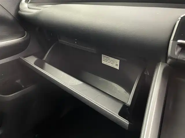 トヨタ ノア ハイブリッド S－G 大阪府 2023(令5)年 3.7万km ホワイトパールクリスタルシャイン ToyotaSafetySense/・プリクラッシュセーフティー/・レーントレーシングアシスト[LTA】/・レーンディパーチャーアラート[LDA]/・レーダークルーズコントロール（全車速追従機能付）/・アダプティブハイビームシステム[AHA]/・オートマチックハイビーム[AHB]/・ロードサインアシスト[RSA]/・ドライバー異常時対応システム/・プロアクティブドライビングアシスト[PDA]/・発進遅れ告知機能[TMN]/10.5インチディスプレイオーディオ（コネクティッド対応ナビ）Plus/14インチ有機EL後席モニター/ユニバーサルステップ（助手席側）/TV（フルセグ）+CD/DVDデッキ/アドバンストパーク（リモート機能付）+/パノラミックビューモニター（床下透過表示機能付）/パーキングサポートブレーキ（周囲静止物・後方接近車両・後方歩行者）/バックガイドモニター/ETC2.0ユニット（VICS機能付）/エレクトロシフトマチック/左右独立温度コントロールフロントオートエアコン+リアオートエアコン