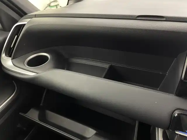 トヨタ ノア ハイブリッド S－G 大阪府 2023(令5)年 3.7万km ホワイトパールクリスタルシャイン ToyotaSafetySense/・プリクラッシュセーフティー/・レーントレーシングアシスト[LTA】/・レーンディパーチャーアラート[LDA]/・レーダークルーズコントロール（全車速追従機能付）/・アダプティブハイビームシステム[AHA]/・オートマチックハイビーム[AHB]/・ロードサインアシスト[RSA]/・ドライバー異常時対応システム/・プロアクティブドライビングアシスト[PDA]/・発進遅れ告知機能[TMN]/10.5インチディスプレイオーディオ（コネクティッド対応ナビ）Plus/14インチ有機EL後席モニター/ユニバーサルステップ（助手席側）/TV（フルセグ）+CD/DVDデッキ/アドバンストパーク（リモート機能付）+/パノラミックビューモニター（床下透過表示機能付）/パーキングサポートブレーキ（周囲静止物・後方接近車両・後方歩行者）/バックガイドモニター/ETC2.0ユニット（VICS機能付）/エレクトロシフトマチック/左右独立温度コントロールフロントオートエアコン+リアオートエアコン