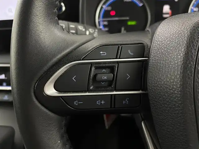トヨタ ノア ハイブリッド S－G 大阪府 2023(令5)年 3.7万km ホワイトパールクリスタルシャイン ToyotaSafetySense/・プリクラッシュセーフティー/・レーントレーシングアシスト[LTA】/・レーンディパーチャーアラート[LDA]/・レーダークルーズコントロール（全車速追従機能付）/・アダプティブハイビームシステム[AHA]/・オートマチックハイビーム[AHB]/・ロードサインアシスト[RSA]/・ドライバー異常時対応システム/・プロアクティブドライビングアシスト[PDA]/・発進遅れ告知機能[TMN]/10.5インチディスプレイオーディオ（コネクティッド対応ナビ）Plus/14インチ有機EL後席モニター/ユニバーサルステップ（助手席側）/TV（フルセグ）+CD/DVDデッキ/アドバンストパーク（リモート機能付）+/パノラミックビューモニター（床下透過表示機能付）/パーキングサポートブレーキ（周囲静止物・後方接近車両・後方歩行者）/バックガイドモニター/ETC2.0ユニット（VICS機能付）/エレクトロシフトマチック/左右独立温度コントロールフロントオートエアコン+リアオートエアコン