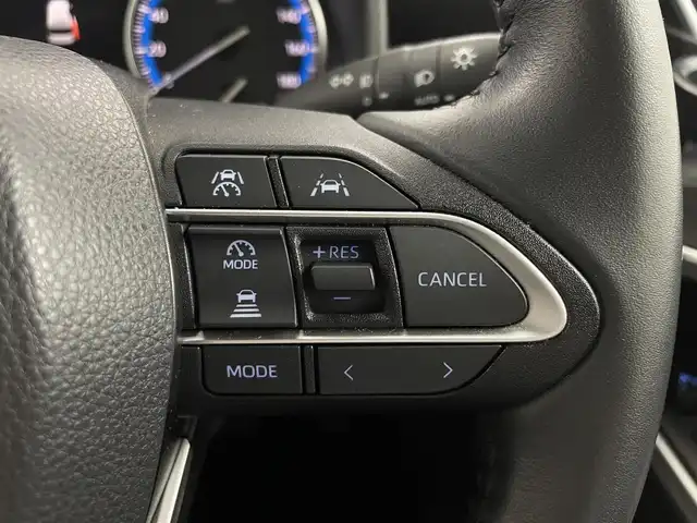 トヨタ ノア ハイブリッド S－G 大阪府 2023(令5)年 3.7万km ホワイトパールクリスタルシャイン ToyotaSafetySense/・プリクラッシュセーフティー/・レーントレーシングアシスト[LTA】/・レーンディパーチャーアラート[LDA]/・レーダークルーズコントロール（全車速追従機能付）/・アダプティブハイビームシステム[AHA]/・オートマチックハイビーム[AHB]/・ロードサインアシスト[RSA]/・ドライバー異常時対応システム/・プロアクティブドライビングアシスト[PDA]/・発進遅れ告知機能[TMN]/10.5インチディスプレイオーディオ（コネクティッド対応ナビ）Plus/14インチ有機EL後席モニター/ユニバーサルステップ（助手席側）/TV（フルセグ）+CD/DVDデッキ/アドバンストパーク（リモート機能付）+/パノラミックビューモニター（床下透過表示機能付）/パーキングサポートブレーキ（周囲静止物・後方接近車両・後方歩行者）/バックガイドモニター/ETC2.0ユニット（VICS機能付）/エレクトロシフトマチック/左右独立温度コントロールフロントオートエアコン+リアオートエアコン