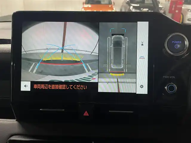 トヨタ ノア ハイブリッド S－G 大阪府 2023(令5)年 3.7万km ホワイトパールクリスタルシャイン ToyotaSafetySense/・プリクラッシュセーフティー/・レーントレーシングアシスト[LTA】/・レーンディパーチャーアラート[LDA]/・レーダークルーズコントロール（全車速追従機能付）/・アダプティブハイビームシステム[AHA]/・オートマチックハイビーム[AHB]/・ロードサインアシスト[RSA]/・ドライバー異常時対応システム/・プロアクティブドライビングアシスト[PDA]/・発進遅れ告知機能[TMN]/10.5インチディスプレイオーディオ（コネクティッド対応ナビ）Plus/14インチ有機EL後席モニター/ユニバーサルステップ（助手席側）/TV（フルセグ）+CD/DVDデッキ/アドバンストパーク（リモート機能付）+/パノラミックビューモニター（床下透過表示機能付）/パーキングサポートブレーキ（周囲静止物・後方接近車両・後方歩行者）/バックガイドモニター/ETC2.0ユニット（VICS機能付）/エレクトロシフトマチック/左右独立温度コントロールフロントオートエアコン+リアオートエアコン