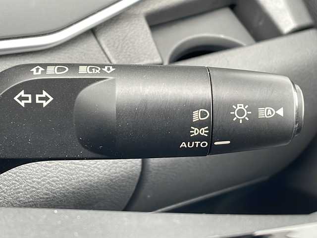 日産 ノート X 三重県 2021(令3)年 3.6万km ピュアホワイトパール 電子パーキング/オートホールド/コーナーセンサー/バックカメラ/オートライト/ステアリングリモコン/ウィンカーミラー/USB給電ポート/TRC/電動格納ミラー/禁煙車