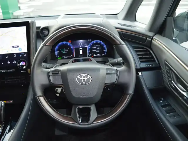 トヨタ アルファードハイブリット Z 栃木県 2024(令6)年 3.4万km ブラック ワンオーナー/Toyota　Safety Sense/[プリクラッシュセーフティ/レーントレーシングアシスト/レーンディパーチャーアラート/アダプティブハイビームシステム/オートマチックハイビーム/ロードサインアシスト/ドライバー異常時対応システム/発進遅れ告知機能/プロアクティブドライビングアシスト/緊急時操舵支援/フロントクロストラフィックアラート/レーンチェンジアシスト]/レーダークルーズコントロール/ヘッドアップディスプレイ/ブラインドスポットモニター/コーナーセンサー/純正14インチディスプレイオーディオ(ナビ付)/[フルセグ/AM/FM/BT/USB/Miracast/MDMI]/オートライト/三眼LEDヘッドライト/フォグランプ/パノラミックビューモニター/パワーシート[前席/2nd]/シートヒーター[前席/2nd]/シートベンチレーション[前席/2nd]/オットマン[2nd]/シートエアコン/パワーバックドア/ユニバーサルステップ/ビルトインETC2.0/ドライブレコーダー[前後]/置くだけ充電/デジタルインナーミラー/100v電源/スマートスペアキー×1/取扱説明書/保証書