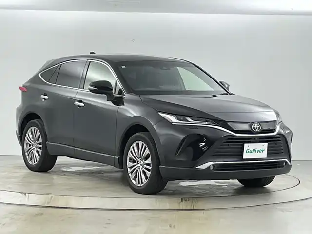 トヨタ ハリアー Z レザーパッケージ 愛知県 2020(令2)年 4.9万km プレシャスブラックパール 禁煙車/純正12.3インチナビ/（AM/FM/フルセグTV/Bluetooth/USB)/全方位カメラ/JBLサウンド/トヨタセーフティセンス/・プリクラッシュセーフティ/・レーントレーシングアシスト/・レーンディパーチャーアラート/・レーダークルーズコントロール/・アダプティブハイビームシステム/・ロードサインアシスト/・プロアクティブドライビングアシスト/・パーキングサポートブレーキ/・発進遅れ告知機能/・ブラインドスポットモニター/ヘッドアップディスプレイ/デジタルインナーミラー/ETC2.0/ドライブレコーダー/本革シート/シートベンチレーション/シートヒーター/パワーシート/メモリシート/ステアリングヒーター/パワーバックドア/純正19インチアルミホイール/LEDヘッドライト/フロントフォグランプ/オートライト/スマートキー/プッシュスタート/横滑り防止装置/純正フロアマット/オートホールド/電子パーキングブレーキ