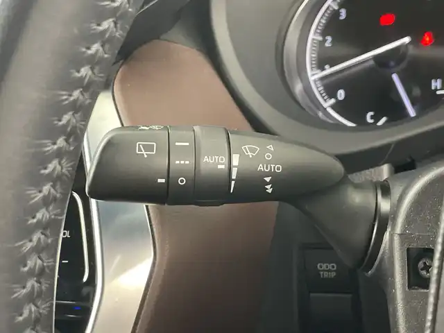 トヨタ ハリアー Z レザーパッケージ 愛知県 2020(令2)年 4.9万km プレシャスブラックパール 禁煙車/純正12.3インチナビ/（AM/FM/フルセグTV/Bluetooth/USB)/全方位カメラ/JBLサウンド/トヨタセーフティセンス/・プリクラッシュセーフティ/・レーントレーシングアシスト/・レーンディパーチャーアラート/・レーダークルーズコントロール/・アダプティブハイビームシステム/・ロードサインアシスト/・プロアクティブドライビングアシスト/・パーキングサポートブレーキ/・発進遅れ告知機能/・ブラインドスポットモニター/ヘッドアップディスプレイ/デジタルインナーミラー/ETC2.0/ドライブレコーダー/本革シート/シートベンチレーション/シートヒーター/パワーシート/メモリシート/ステアリングヒーター/パワーバックドア/純正19インチアルミホイール/LEDヘッドライト/フロントフォグランプ/オートライト/スマートキー/プッシュスタート/横滑り防止装置/純正フロアマット/オートホールド/電子パーキングブレーキ