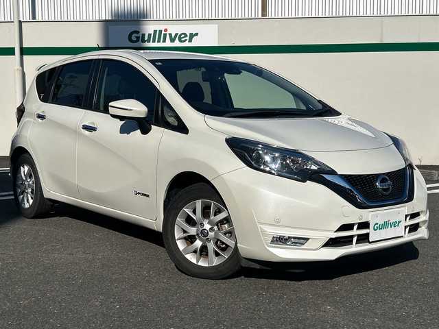 日産 ノート e－パワー X 東京都 2018(平30)年 4.2万km ブリリアントホワイトパール ワンオーナー/スマート・ルームミラー/純正メモリーナビ/アラウンドビューモニター/フルセグテレビ/ETC/プッシュスタート/純正１５インチアルミ/保証書/取説書