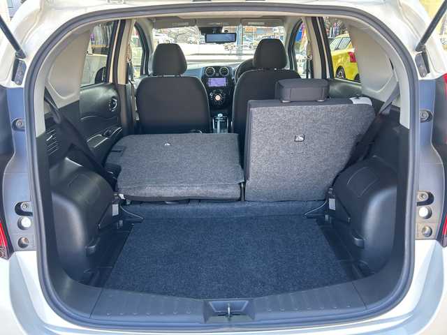 日産 ノート e－パワー X 東京都 2018(平30)年 4.2万km ブリリアントホワイトパール ワンオーナー/スマート・ルームミラー/純正メモリーナビ/アラウンドビューモニター/フルセグテレビ/ETC/プッシュスタート/純正１５インチアルミ/保証書/取説書