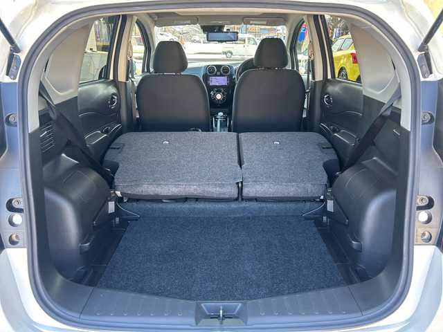 日産 ノート e－パワー X 東京都 2018(平30)年 4.2万km ブリリアントホワイトパール ワンオーナー/スマート・ルームミラー/純正メモリーナビ/アラウンドビューモニター/フルセグテレビ/ETC/プッシュスタート/純正１５インチアルミ/保証書/取説書