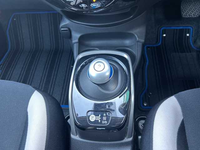 日産 ノート e－パワー X 東京都 2018(平30)年 4.2万km ブリリアントホワイトパール ワンオーナー/スマート・ルームミラー/純正メモリーナビ/アラウンドビューモニター/フルセグテレビ/ETC/プッシュスタート/純正１５インチアルミ/保証書/取説書