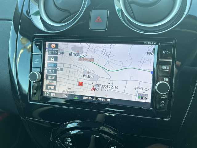 日産 ノート e－パワー X 東京都 2018(平30)年 4.2万km ブリリアントホワイトパール ワンオーナー/スマート・ルームミラー/純正メモリーナビ/アラウンドビューモニター/フルセグテレビ/ETC/プッシュスタート/純正１５インチアルミ/保証書/取説書