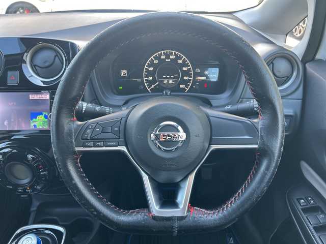 日産 ノート e－パワー X 東京都 2018(平30)年 4.2万km ブリリアントホワイトパール ワンオーナー/スマート・ルームミラー/純正メモリーナビ/アラウンドビューモニター/フルセグテレビ/ETC/プッシュスタート/純正１５インチアルミ/保証書/取説書