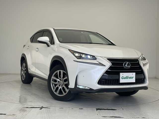レクサス ＮＸ 300h バージョンL 沖縄県 2016(平28)年 8.2万km ソニッククォーツ 純正１０．３型ナビ　/プリクラッシュセーフティ　/バックカメラ　/ドライブレコーダー　/本革シート　/三眼ＬＥＤヘッドライト　/フルセグＴＶ　/Ｂｌｕｅｔｏｏｔｈ　/パワーシート　/レーダークルーズコントロール　/ＥＴＣ