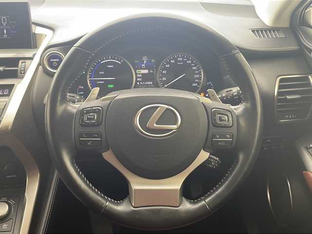 レクサス ＮＸ 300h バージョンL 沖縄県 2016(平28)年 8.2万km ソニッククォーツ 純正１０．３型ナビ　/プリクラッシュセーフティ　/バックカメラ　/ドライブレコーダー　/本革シート　/三眼ＬＥＤヘッドライト　/フルセグＴＶ　/Ｂｌｕｅｔｏｏｔｈ　/パワーシート　/レーダークルーズコントロール　/ＥＴＣ