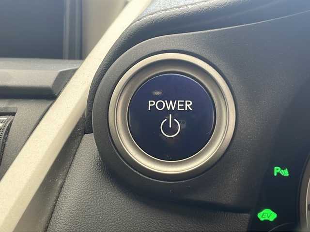 レクサス ＮＸ 300h バージョンL 沖縄県 2016(平28)年 8.2万km ソニッククォーツ 純正１０．３型ナビ　/プリクラッシュセーフティ　/バックカメラ　/ドライブレコーダー　/本革シート　/三眼ＬＥＤヘッドライト　/フルセグＴＶ　/Ｂｌｕｅｔｏｏｔｈ　/パワーシート　/レーダークルーズコントロール　/ＥＴＣ