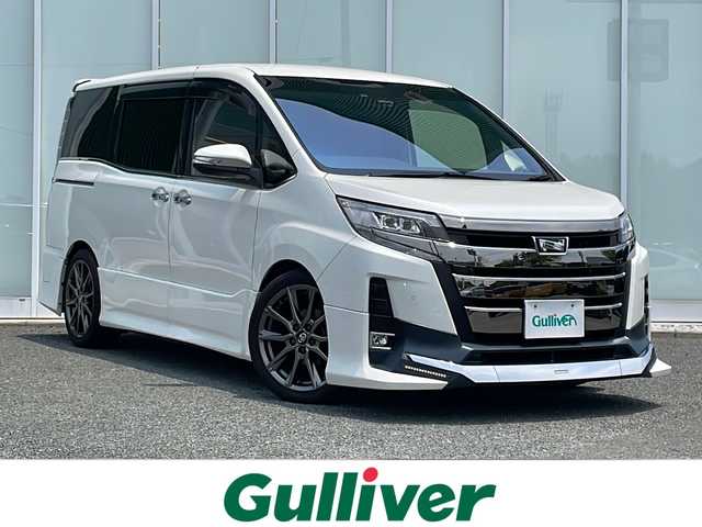 トヨタ ノア Si ダブルバイビーⅡ 福岡県 2020(令2)年 6.4万km ホワイトパールクリスタルシャイン 社外10インチナビ/（バックカメラ、TV、Bluetooth、BSB）/社外13インチフリップダウンモニター/両側パワースライドドア/デジタルインナーミラー/社外エアロ/リアエアコン/ETC/ドライブレコーダー前後/クルーズコントロール/プリクラッシュ/車線逸脱警報/横滑り防止装置/アイドリングストップ/2列目格納式サンシェード/シートバックテーブル/純正18インチホイール/純正マット/LEDヘッドライト/スマートキー/プッシュスタート/スペアキー/ウィンカーミラー
