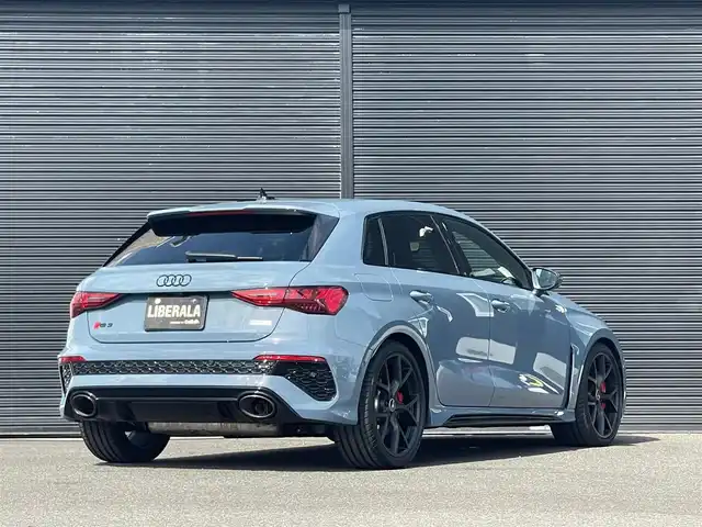 アウディ アウディ ＲＳ３ スポーツバック 山梨県 2023(令5)年 0.8万km グレーＭ 当店買取 /ワンオーナー /黒革 /シートヒーター　/マトリクスLED /Aハイビーム /ドライブセレクト /ACC /LKA /バーチャルCP /Pバックドア /フットオープナー /純正前後ドラレコ /純正HDDナビ /AppleCarPlay /AndroidAuto