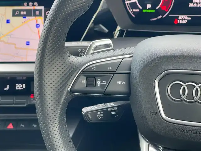 アウディ アウディ ＲＳ３ スポーツバック 山梨県 2023(令5)年 0.8万km グレーＭ 当店買取 /ワンオーナー /黒革 /シートヒーター　/マトリクスLED /Aハイビーム /ドライブセレクト /ACC /LKA /バーチャルCP /Pバックドア /フットオープナー /純正前後ドラレコ /純正HDDナビ /AppleCarPlay /AndroidAuto