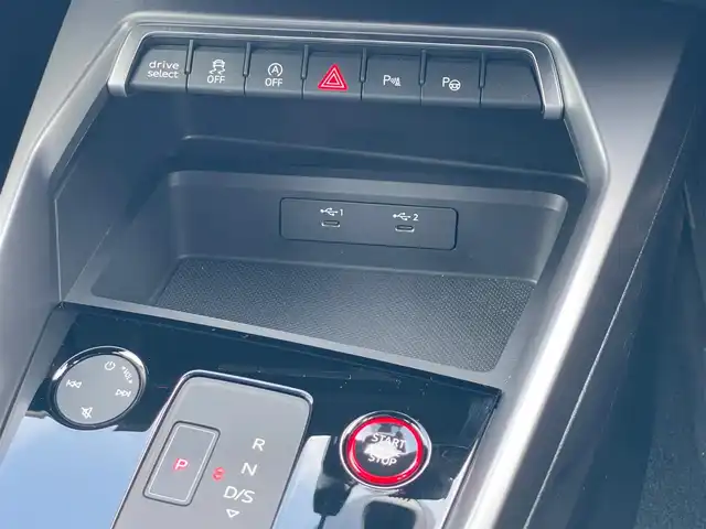 アウディ アウディ ＲＳ３ スポーツバック 山梨県 2023(令5)年 0.8万km グレーＭ 当店買取 /ワンオーナー /黒革 /シートヒーター　/マトリクスLED /Aハイビーム /ドライブセレクト /ACC /LKA /バーチャルCP /Pバックドア /フットオープナー /純正前後ドラレコ /純正HDDナビ /AppleCarPlay /AndroidAuto