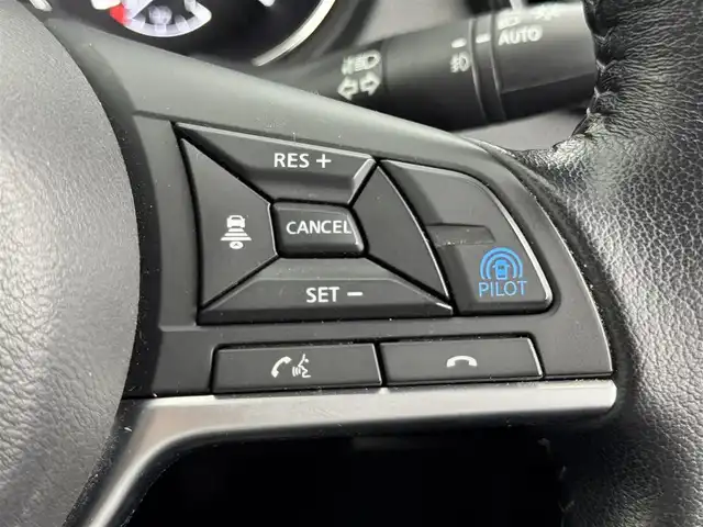 日産 エクストレイル 20Xi レザーエディション 福岡県 2020(令2)年 6.6万km ブリリアントホワイトパール パノラミックガラスルーフ　/純正９型ナビ／フルセグTV　/全方位カメラ　/インテリジェントルームミラー　/ＥＴＣ　/前方ドラレコ　/プロパイロット　/コーナーセンサー　/エマージェンシーブレーキ　/レーンキープ　/パワーバックドア　/シートヒーター　/ヒーテッドドアミラー　/パワーシート　/純正１８インチアルミホイール　/ＬＥＤヘッドライト