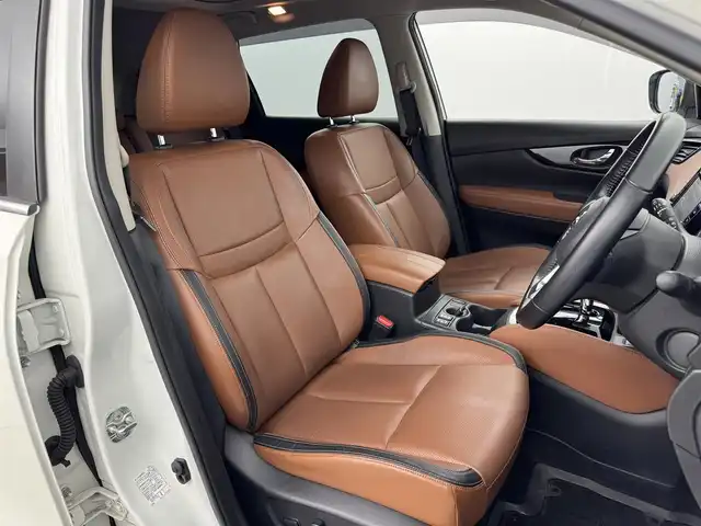 日産 エクストレイル 20Xi レザーエディション 福岡県 2020(令2)年 6.6万km ブリリアントホワイトパール パノラミックガラスルーフ　/純正９型ナビ／フルセグTV　/全方位カメラ　/インテリジェントルームミラー　/ＥＴＣ　/前方ドラレコ　/プロパイロット　/コーナーセンサー　/エマージェンシーブレーキ　/レーンキープ　/パワーバックドア　/シートヒーター　/ヒーテッドドアミラー　/パワーシート　/純正１８インチアルミホイール　/ＬＥＤヘッドライト