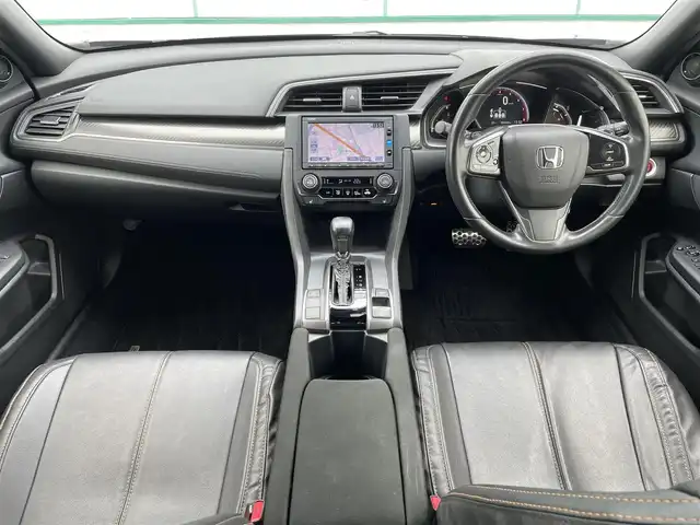 ホンダ シビック ハッチバック 山梨県 2017(平29)年 5.2万km クリスタルブラックパール 純正SDナビ/Bluetooth接続/ワンセグTV/バックカメラ/ETC/前席シートヒーター/アイドリングストップ/クルーズコントロール/ステアリングスイッチ/ドアバイザー/シートカバー/社外17インチホイール/スペアキー1本/取扱説明書/保証書