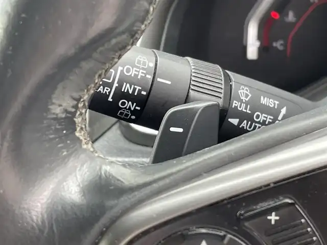ホンダ シビック ハッチバック 山梨県 2017(平29)年 5.2万km クリスタルブラックパール 純正SDナビ/Bluetooth接続/ワンセグTV/バックカメラ/ETC/前席シートヒーター/アイドリングストップ/クルーズコントロール/ステアリングスイッチ/ドアバイザー/シートカバー/社外17インチホイール/スペアキー1本/取扱説明書/保証書