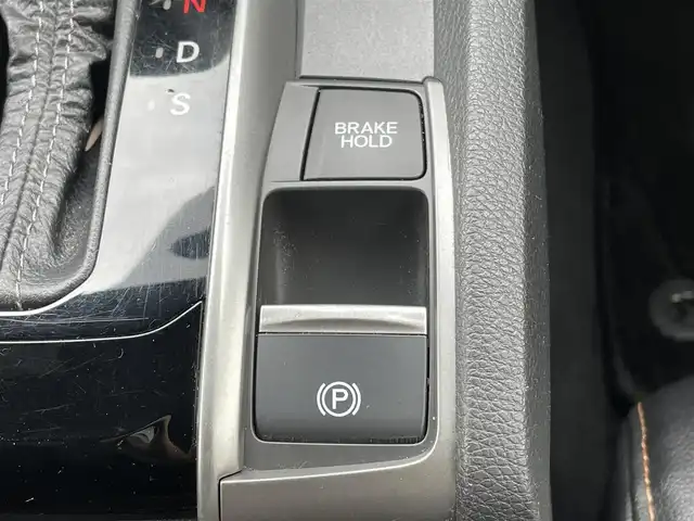 ホンダ シビック ハッチバック 山梨県 2017(平29)年 5.2万km クリスタルブラックパール 純正SDナビ/Bluetooth接続/ワンセグTV/バックカメラ/ETC/前席シートヒーター/アイドリングストップ/クルーズコントロール/ステアリングスイッチ/ドアバイザー/シートカバー/社外17インチホイール/スペアキー1本/取扱説明書/保証書