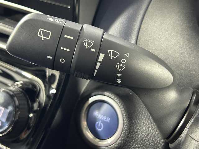 トヨタ アクア Z 佐賀県 2022(令4)年 2.6万km プラチナホワイトパールマイカ 純正10インチディスプレイオーディオ/FM/AM/BT/USB/HDMI/フルセグTV/トヨタセーフティセンス/レーダークルーズコントロール/レーントレーシングアシスト/オートマチックハイビーム/ロードサインアシスト/コーナーセンサー/モデリスタエアロ/バックカメラ/ハーフレザーシート/パワーシート /シートヒーター/ステアリングヒーター/コーナーセンサー/純正16インチアルミホイール/LEDヘッドライト/フォグランプ /スマートキー/ビルドインETC