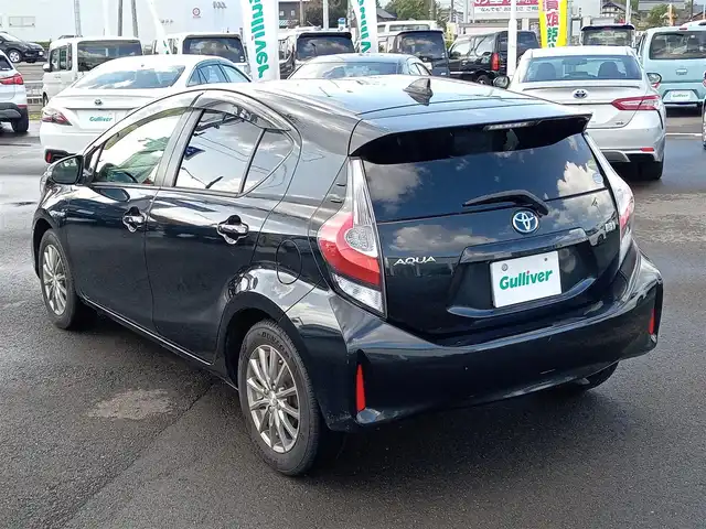 トヨタ アクア S 福井県 2017(平29)年 7.7万km ブラックマイカ 社外SDナビ（CN-RE06D）/・（フルセグTV/CD/DVD/Bluetooth）/バックカメラ/Toyota Safety Sense/レーンキープアシスト/横滑り防止装置/オートLEDライト/オートマチックハイビーム/ライトレベライザー/ステアリングリモコン/スペアタイヤ/スマートキー/保証書・取扱説明書