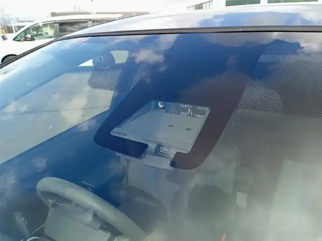 トヨタ アクア S 福井県 2017(平29)年 7.7万km ブラックマイカ 社外SDナビ（CN-RE06D）/・（フルセグTV/CD/DVD/Bluetooth）/バックカメラ/Toyota Safety Sense/レーンキープアシスト/横滑り防止装置/オートLEDライト/オートマチックハイビーム/ライトレベライザー/ステアリングリモコン/スペアタイヤ/スマートキー/保証書・取扱説明書