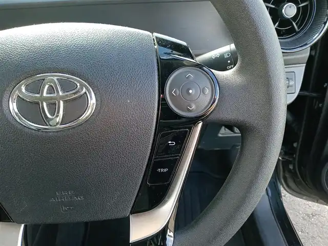 トヨタ アクア S 福井県 2017(平29)年 7.7万km ブラックマイカ 社外SDナビ（CN-RE06D）/・（フルセグTV/CD/DVD/Bluetooth）/バックカメラ/Toyota Safety Sense/レーンキープアシスト/横滑り防止装置/オートLEDライト/オートマチックハイビーム/ライトレベライザー/ステアリングリモコン/スペアタイヤ/スマートキー/保証書・取扱説明書