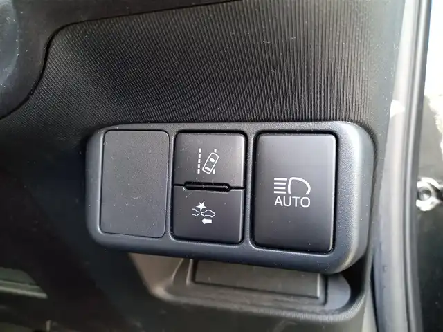 トヨタ アクア S 福井県 2017(平29)年 7.7万km ブラックマイカ 社外SDナビ（CN-RE06D）/・（フルセグTV/CD/DVD/Bluetooth）/バックカメラ/Toyota Safety Sense/レーンキープアシスト/横滑り防止装置/オートLEDライト/オートマチックハイビーム/ライトレベライザー/ステアリングリモコン/スペアタイヤ/スマートキー/保証書・取扱説明書