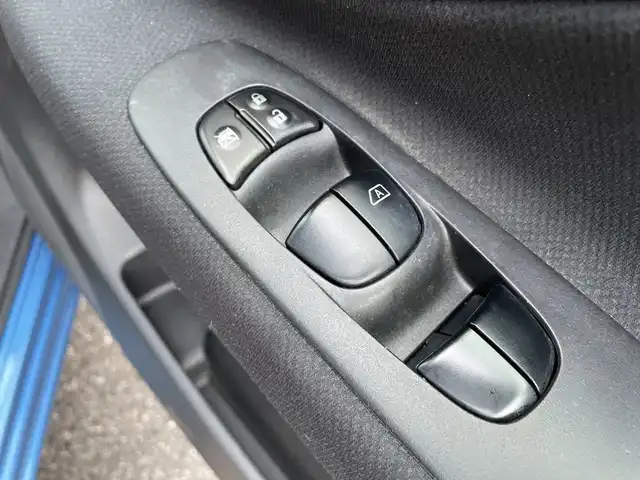 日産 セレナ 20X Vセレ +セーフ Sハイブリッド 千葉県 2015(平27)年 6.5万km シャイニングブルー 純正メモリナビ/(フルセグTV/BT/CD/DVD/FM/AM)/全周囲カメラ/純正フリップダウンモニター/衝突被害軽減システム/車線逸脱警報/クルーズコントロール/両側パワースライドドア/横滑り防止装置/ETC/アイドリングストップ/オートライト/ウィンカーミラー/電動格納ミラー/シートリフター/プッシュスタート/スマートキー/フロアマット/ドアバイザー