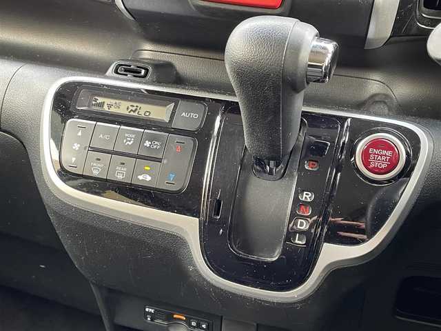 ホンダ Ｎ ＢＯＸ G Lパッケージ 東京都 2017(平29)年 6.5万km プレミアムベルベットパープル・パール 純正ナビ/バックモニター/シティブレーキアクティブシステム/パワースライドドア/ＥＴＣ/横滑り抑制機能/ＥＣＯＮモード/ステアリングリモコン/オートエアコン/サイドアンダーミラー/スマートキー