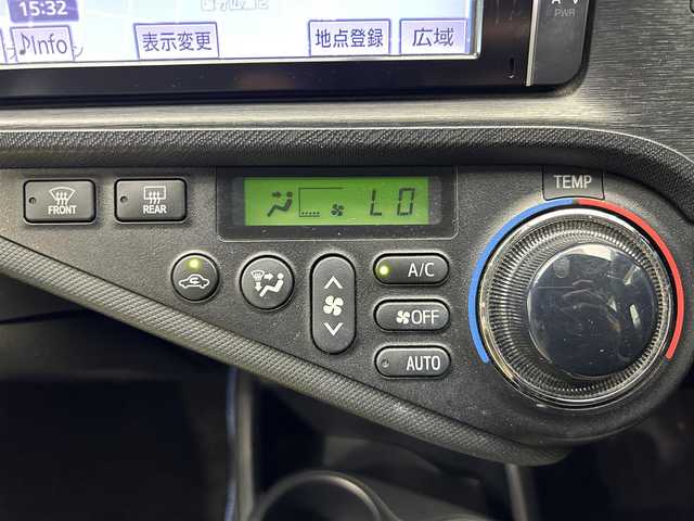 トヨタ アクア S 鹿児島県 2014(平26)年 3.5万km ディープアメジストマイカメタリック 純正ＳＤナビ【ＮＳＺＴ－Ｗ６２Ｇ】　/バックカメラ　/フルセグＴＶ　/Ｂｌｕｅｔｏｏｔｈ　/アイドリングストップ　/横滑り防止装置　/キセノンヘッドライト　/フロアマット　/純正ドアバイザー　/電動格納ミラー　/禁煙車