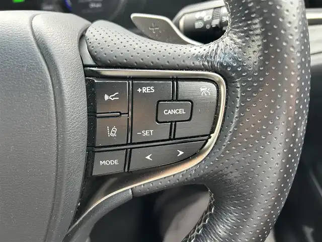 レクサス ＥＳ 300h Fスポーツ 岡山県 2019(令1)年 10.1万km ホワイトノーヴァガラスフレーク 登録時走行距離100200km/純正12.3インチナビ/フルセグTV(AM.FM.CD.DVD.TV.BT)/サンルーフ/バックカメラ/ETC2.0/ブラインドスポットモニター/デジタルインナーミラー/シートヒーター/エアシート/クリアランスソナー/衝突軽減ブレーキ/レーダークルーズコントロール/レーンキープアシスト/オートマチックハイビーム/アイドリングストップ/19インチ純正AW/純正フロアマット