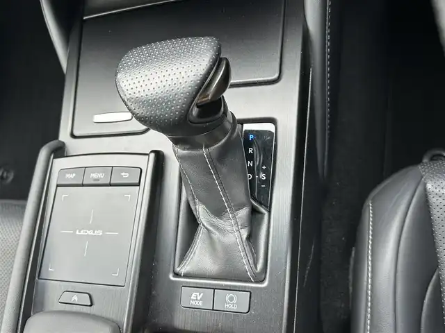 レクサス ＥＳ 300h Fスポーツ 岡山県 2019(令1)年 10.1万km ホワイトノーヴァガラスフレーク 登録時走行距離100200km/純正12.3インチナビ/フルセグTV(AM.FM.CD.DVD.TV.BT)/サンルーフ/バックカメラ/ETC2.0/ブラインドスポットモニター/デジタルインナーミラー/シートヒーター/エアシート/クリアランスソナー/衝突軽減ブレーキ/レーダークルーズコントロール/レーンキープアシスト/オートマチックハイビーム/アイドリングストップ/19インチ純正AW/純正フロアマット