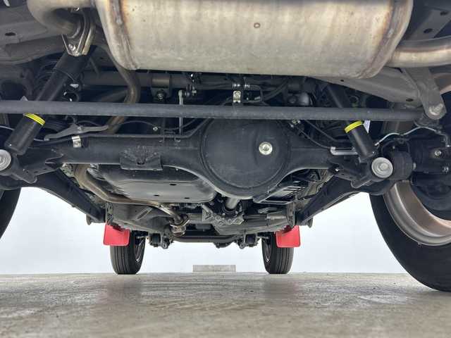 スズキ ジムニー XC 愛知県 2022(令4)年 1.1万km ミディアムグレー 禁煙車/ワンオーナー/４WD/ターボ/純正7インチディスプレイオーディオ/（AM/FM/CD/DVD/Bluetooth/USB）/バックカメラ/スズキセーフティサポート/・衝突軽減ブレーキ/・レーンキープアシスト/・オートマチックハイビーム/ETC/デジタルインナーミラー/前後ドライブレコーダー/シートヒーター/アイドリングストップ/ダウンヒルアシスト/ヘッドライトウォッシャー/純正16インチアルミホイール/純正フロントグリル有/スマートキー/スペアキー1本/プッシュスタート/LEDヘッドライト/フロントフォグランプ/オートライト/純正フロアマット/横滑り防止装置/電動格納ミラー/ヒーテッドドアミラー/