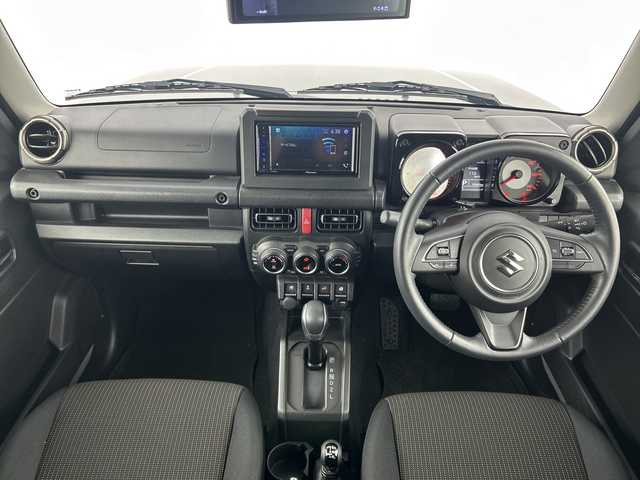 スズキ ジムニー XC 愛知県 2022(令4)年 1.1万km ミディアムグレー 禁煙車/ワンオーナー/４WD/ターボ/純正7インチディスプレイオーディオ/（AM/FM/CD/DVD/Bluetooth/USB）/バックカメラ/スズキセーフティサポート/・衝突軽減ブレーキ/・レーンキープアシスト/・オートマチックハイビーム/ETC/デジタルインナーミラー/前後ドライブレコーダー/シートヒーター/アイドリングストップ/ダウンヒルアシスト/ヘッドライトウォッシャー/純正16インチアルミホイール/純正フロントグリル有/スマートキー/スペアキー1本/プッシュスタート/LEDヘッドライト/フロントフォグランプ/オートライト/純正フロアマット/横滑り防止装置/電動格納ミラー/ヒーテッドドアミラー/