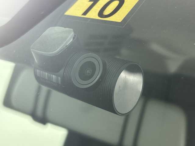 スズキ ジムニー XC 愛知県 2022(令4)年 1.1万km ミディアムグレー 禁煙車/ワンオーナー/４WD/ターボ/純正7インチディスプレイオーディオ/（AM/FM/CD/DVD/Bluetooth/USB）/バックカメラ/スズキセーフティサポート/・衝突軽減ブレーキ/・レーンキープアシスト/・オートマチックハイビーム/ETC/デジタルインナーミラー/前後ドライブレコーダー/シートヒーター/アイドリングストップ/ダウンヒルアシスト/ヘッドライトウォッシャー/純正16インチアルミホイール/純正フロントグリル有/スマートキー/スペアキー1本/プッシュスタート/LEDヘッドライト/フロントフォグランプ/オートライト/純正フロアマット/横滑り防止装置/電動格納ミラー/ヒーテッドドアミラー/