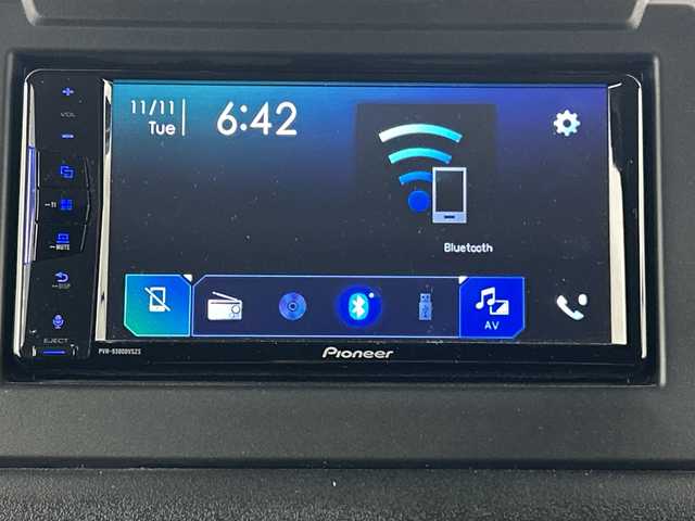 スズキ ジムニー XC 愛知県 2022(令4)年 1.1万km ミディアムグレー 禁煙車/ワンオーナー/４WD/ターボ/純正7インチディスプレイオーディオ/（AM/FM/CD/DVD/Bluetooth/USB）/バックカメラ/スズキセーフティサポート/・衝突軽減ブレーキ/・レーンキープアシスト/・オートマチックハイビーム/ETC/デジタルインナーミラー/前後ドライブレコーダー/シートヒーター/アイドリングストップ/ダウンヒルアシスト/ヘッドライトウォッシャー/純正16インチアルミホイール/純正フロントグリル有/スマートキー/スペアキー1本/プッシュスタート/LEDヘッドライト/フロントフォグランプ/オートライト/純正フロアマット/横滑り防止装置/電動格納ミラー/ヒーテッドドアミラー/