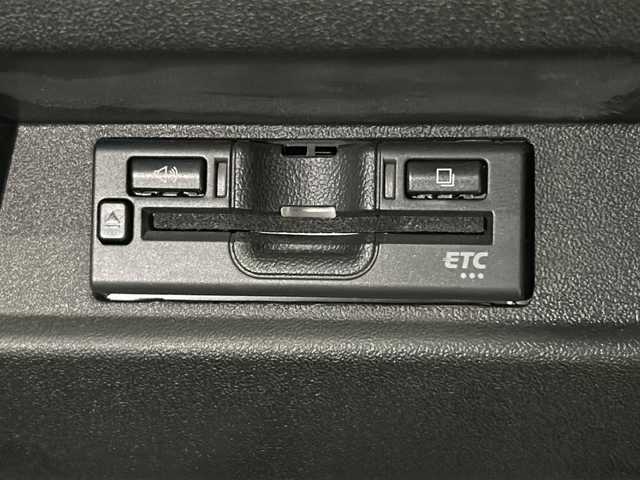 スズキ ジムニー XC 愛知県 2022(令4)年 1.1万km ミディアムグレー 禁煙車/ワンオーナー/４WD/ターボ/純正7インチディスプレイオーディオ/（AM/FM/CD/DVD/Bluetooth/USB）/バックカメラ/スズキセーフティサポート/・衝突軽減ブレーキ/・レーンキープアシスト/・オートマチックハイビーム/ETC/デジタルインナーミラー/前後ドライブレコーダー/シートヒーター/アイドリングストップ/ダウンヒルアシスト/ヘッドライトウォッシャー/純正16インチアルミホイール/純正フロントグリル有/スマートキー/スペアキー1本/プッシュスタート/LEDヘッドライト/フロントフォグランプ/オートライト/純正フロアマット/横滑り防止装置/電動格納ミラー/ヒーテッドドアミラー/