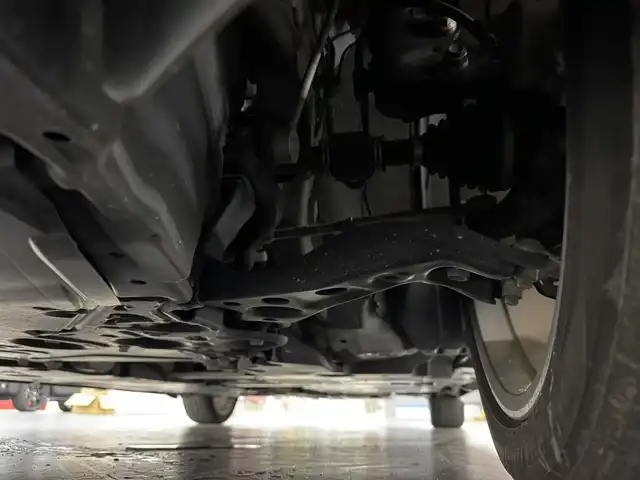 トヨタ プリウス Z 三重県 2023(令5)年 6.8万km プラチナホワイトパールマイカ ハイブリッド/FF/フロアCVT/純正 12.3インチディスプレイオーディオPlus＆ナビ/（FM/AM/TV/Bluetooth/USB/iPod/CarPlay/AndroidAuto/Miracast）/バックガイドモニター/モデリスタエアロ（F/S/R下）/ドライブレコーダー 前後/ETC2.0/Toyota Safety Sense/●プリクラッシュセーフティ/●レーントレーシングアシスト/●レーダークルコン（全車速追従機能付）/●オートハイビーム/●ロードサインアシスト/●ドライバー異常時対応システム/●プロアクティブドライビングアシスト/●発進遅れ告知機能/・緊急時操舵支援＋フロントクロストラフィックアラート/・ブラインドスポットモニター＆＋安心降車アシスト［SEA］＋後方車両接近告知（【OP】周辺車両接近時サポート（録画機能））/・トヨタ チームメイト［アドバンスト パーク］（リモート機能付）/など/装備/・AC100Vアクセサリーコンセント（1500W）/・シートヒーター＆ベンチレーション（D/N）/・オートライト/・LEDヘッドランプ/・オートエアコン/・電子パーキングブレーキ＆ブレーキホールド/・ステアリングスイッチ/・保/取/・19inAW/・スマートキーx2/など