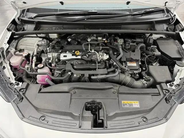 トヨタ プリウス Z 三重県 2023(令5)年 6.8万km プラチナホワイトパールマイカ ハイブリッド/FF/フロアCVT/純正 12.3インチディスプレイオーディオPlus＆ナビ/（FM/AM/TV/Bluetooth/USB/iPod/CarPlay/AndroidAuto/Miracast）/バックガイドモニター/モデリスタエアロ（F/S/R下）/ドライブレコーダー 前後/ETC2.0/Toyota Safety Sense/●プリクラッシュセーフティ/●レーントレーシングアシスト/●レーダークルコン（全車速追従機能付）/●オートハイビーム/●ロードサインアシスト/●ドライバー異常時対応システム/●プロアクティブドライビングアシスト/●発進遅れ告知機能/・緊急時操舵支援＋フロントクロストラフィックアラート/・ブラインドスポットモニター＆＋安心降車アシスト［SEA］＋後方車両接近告知（【OP】周辺車両接近時サポート（録画機能））/・トヨタ チームメイト［アドバンスト パーク］（リモート機能付）/など/装備/・AC100Vアクセサリーコンセント（1500W）/・シートヒーター＆ベンチレーション（D/N）/・オートライト/・LEDヘッドランプ/・オートエアコン/・電子パーキングブレーキ＆ブレーキホールド/・ステアリングスイッチ/・保/取/・19inAW/・スマートキーx2/など